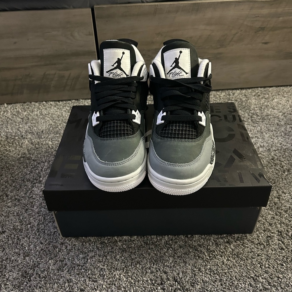 Jordan 4 retro “fear”